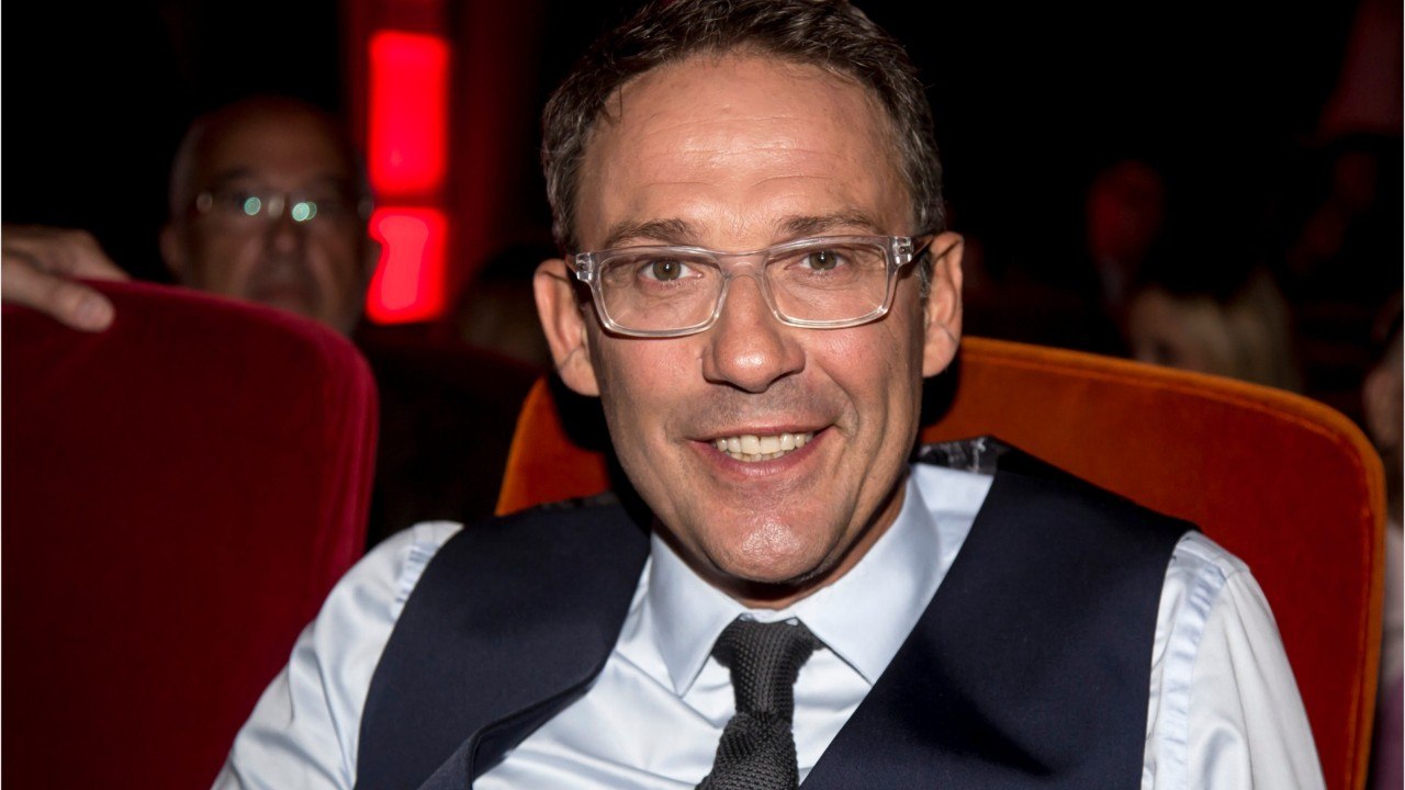 GALA VIDEO - “Il est mort dans des situations dramatiques” : Julien Courbet très ému en évoquant le décès de son père