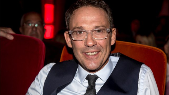 GALA VIDEO - “Il est mort dans des situations dramatiques” : Julien Courbet très ému en évoquant le décès de son père