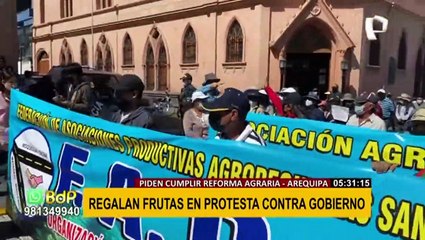 Arequipa: Agricultores regalan frutas como protesta exigiendo Segunda Reforma Agraria