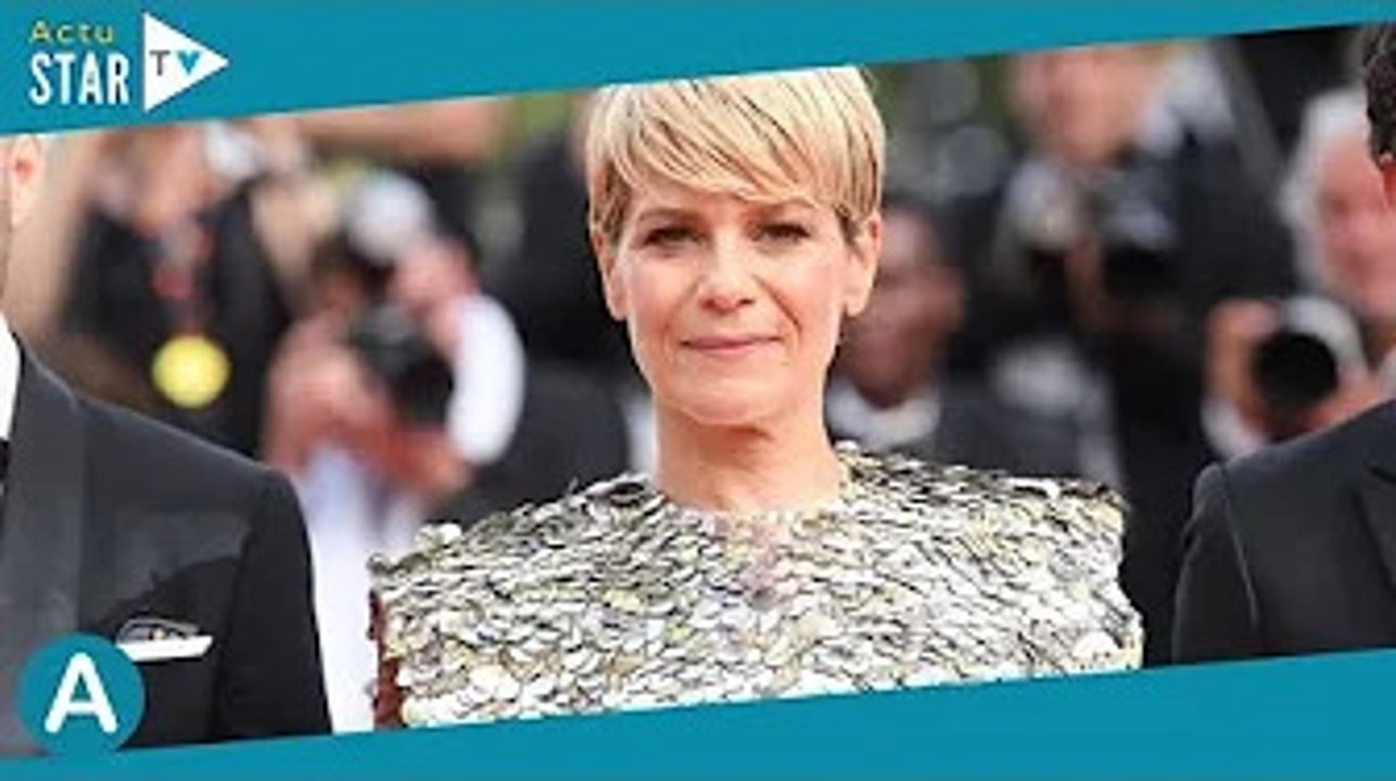 Cannes 2022 : Marina Foïs et son haut "boule à facettes" marquent la montée des marches