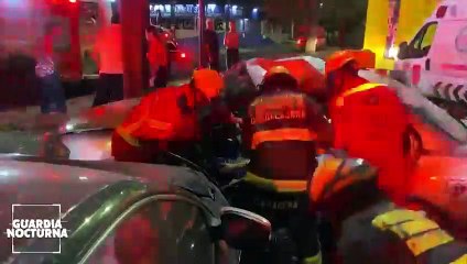 Download Video: Tres personas lesionadas fue el saldo de un aparatoso choque en la colonia Atlas, en Guadalajara