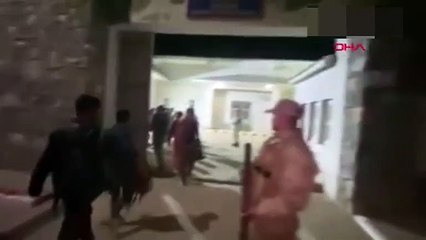 15 kişilik minibüsten çıkan göçmenleri  görenler şaşkına uğradı