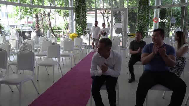 Savaş değil aşk kazandı... Ukraynalı ve Rus aşıklar Antalya'da evlendi