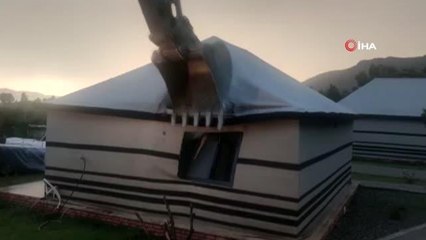 Köyceğiz'de kaçak yapılar yıkılıyor