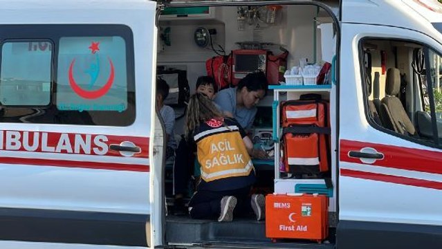 TEM OTOYOLU KAYNAŞLI GİŞELERİNDE İKİ OTOMOBİL ÇARPIŞTI 9 YARALI