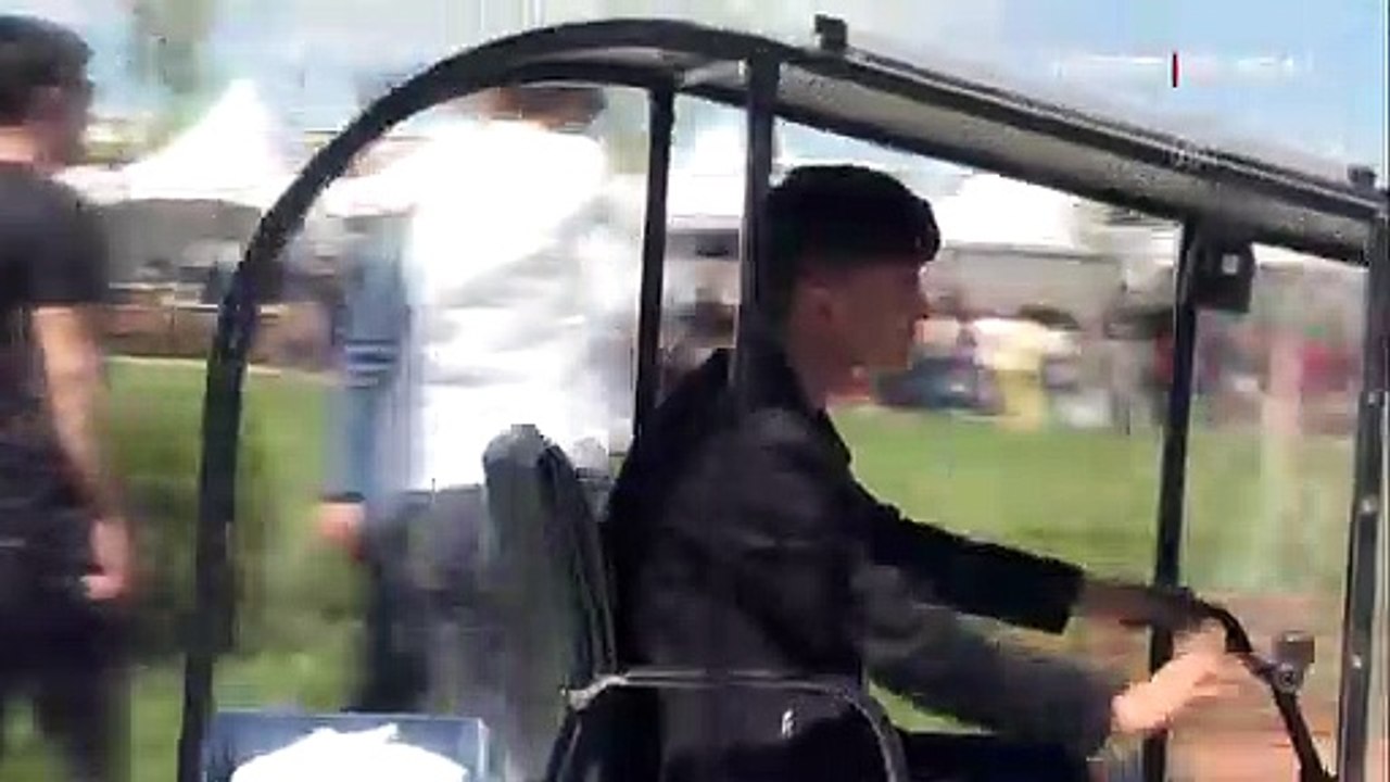 Engelliler için atık malzemelerden güneş enerjisiyle hareket eden araç üretti