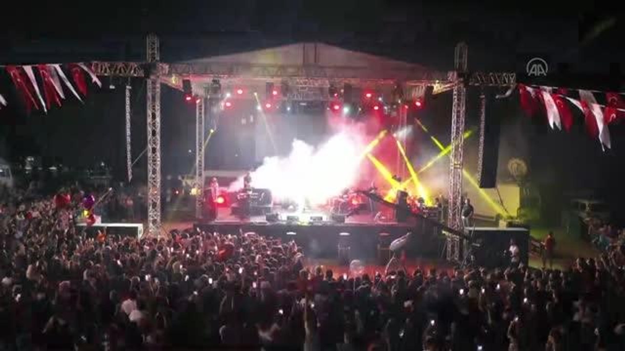 1. Kaş Belediyesi Yağlı Pehlivan Güreşleri kapsamında konser düzenlendi