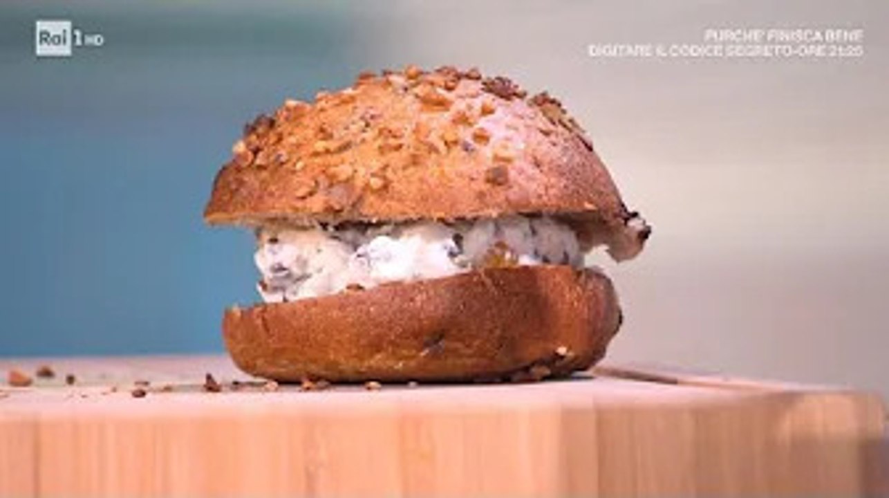 È sempre mezzogiorno ricette: panini dolci ai 4 cereali di Fulvio Marino Tante ricette salate oggi a