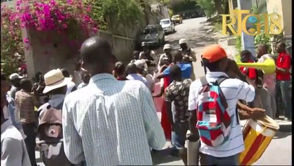 Sitin devan rezidans ofisyèl premye minis Ariel Henry pou mande aplikasyon tout akò 11 sept lan