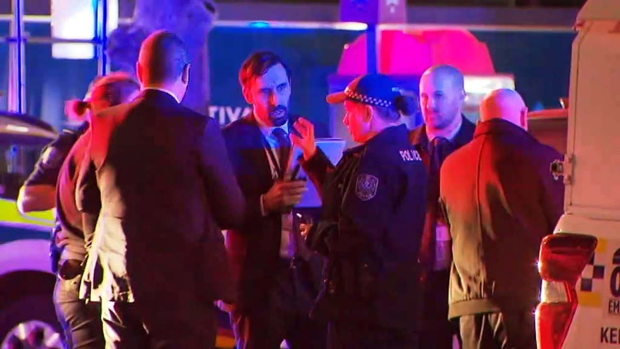 Man dies when police intervene in Adelaide fight