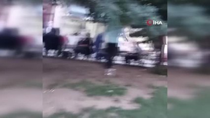 Fatih'te öfkeli baba oğlunu ve tartıştığı kişiyi dövdü