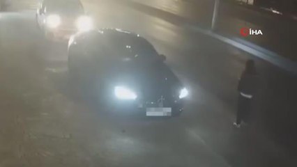 Lüks aracını çalışır vaziyette bıraktı, döndüğünde çantasını bulamadı