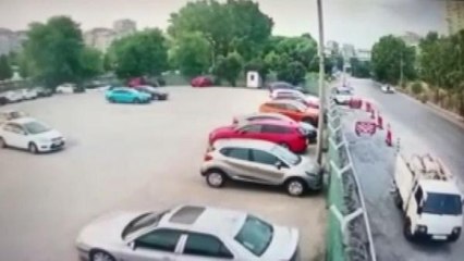 ZEYTİNBURNU'NDA OTOMOBİLİN ÇARPTIĞI BİSİKLETLİ AĞIR YARALANDI