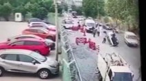 Zeytinburnu’nda bisikletliye çarpan otomobil takla attı