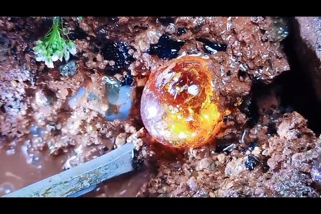 Part 1 Mencari Harta Karun sapphire blue Zamrud green di dalam bumi berusia ratusan tahun