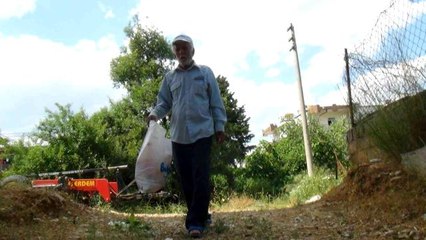 Çöpten hurda toplayarak geçimini sağlayan yaşlı adamın motosikletini çaldılar