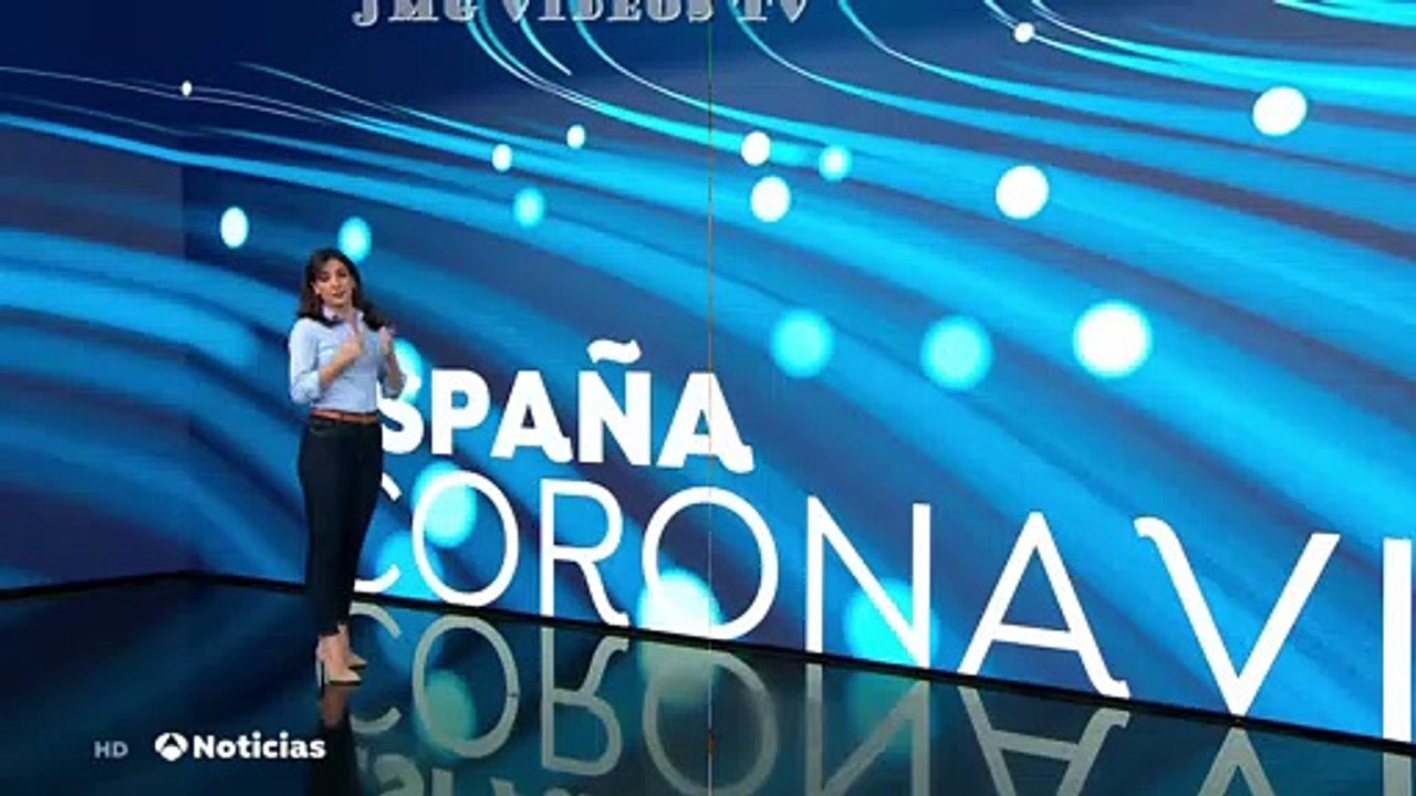 ESTHER VAQUERO, CAMISA Y VAQUEROS