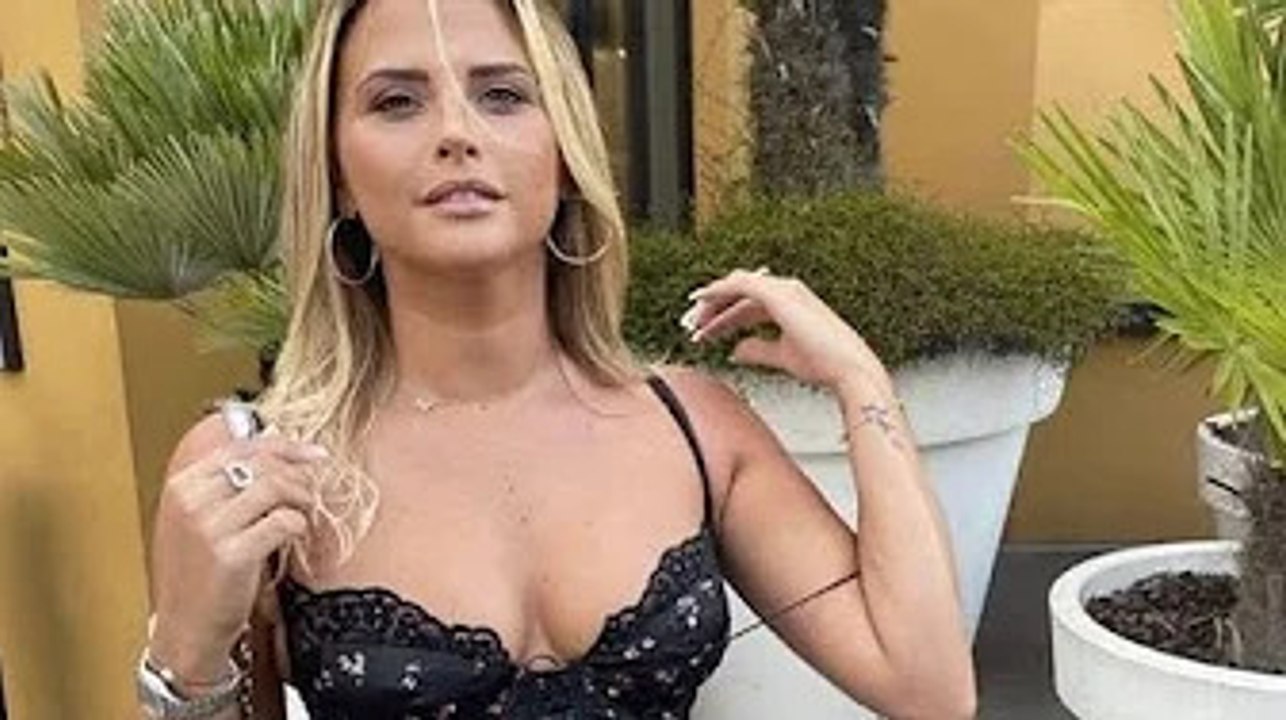 Sacs Chanel, escarpins Jimmy Choo... Kelly Vedovelli (TPMP) fait ch@uffer sa carte bancaire !