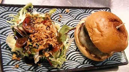 'La Iguana Café' de Toledo eleva la cocina exótica con hamburguesas de gran calidad