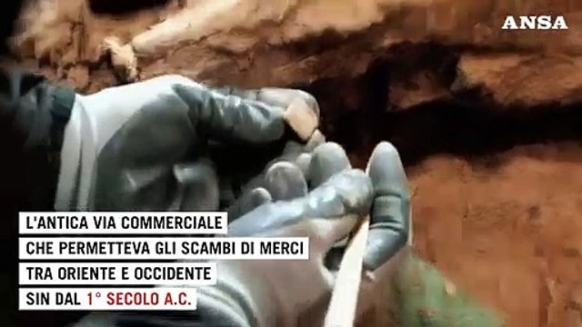 Cina, scoperte tombe con monete e gioielli: la prova dell'esistenza della via della seta