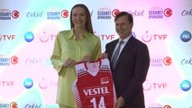 A Milli Kadın Voleybol Takımı'nın 19 yıllık ana sponsoru Orkid, 3 yıllık yeni anlaşmayla bu desteğini sürdürecek (2)