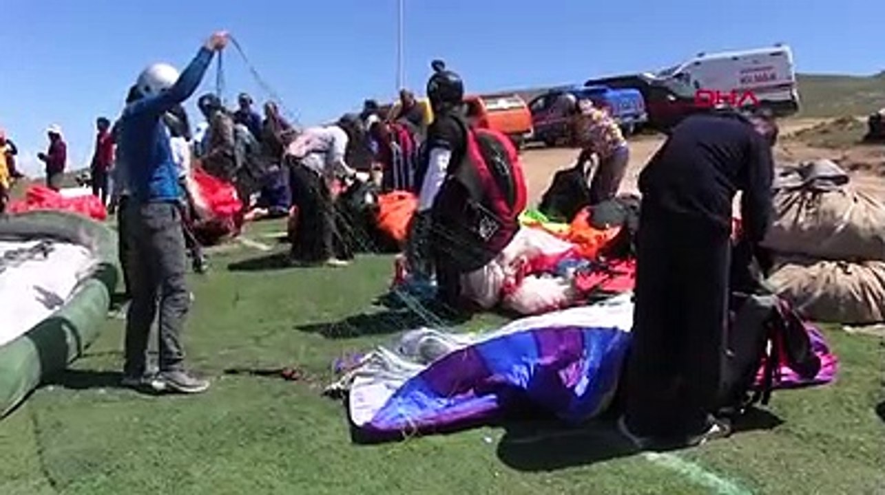 Türkiye Yamaç Paraşütü Şampiyonası, Van Gölü sahillerinde başladı