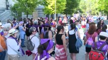 Miles de personas se manifiestan en Madrid contra la prostitución