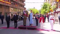 Los Reyes presiden el desfile por el Día de las Fuerzas Armadas en Huesca