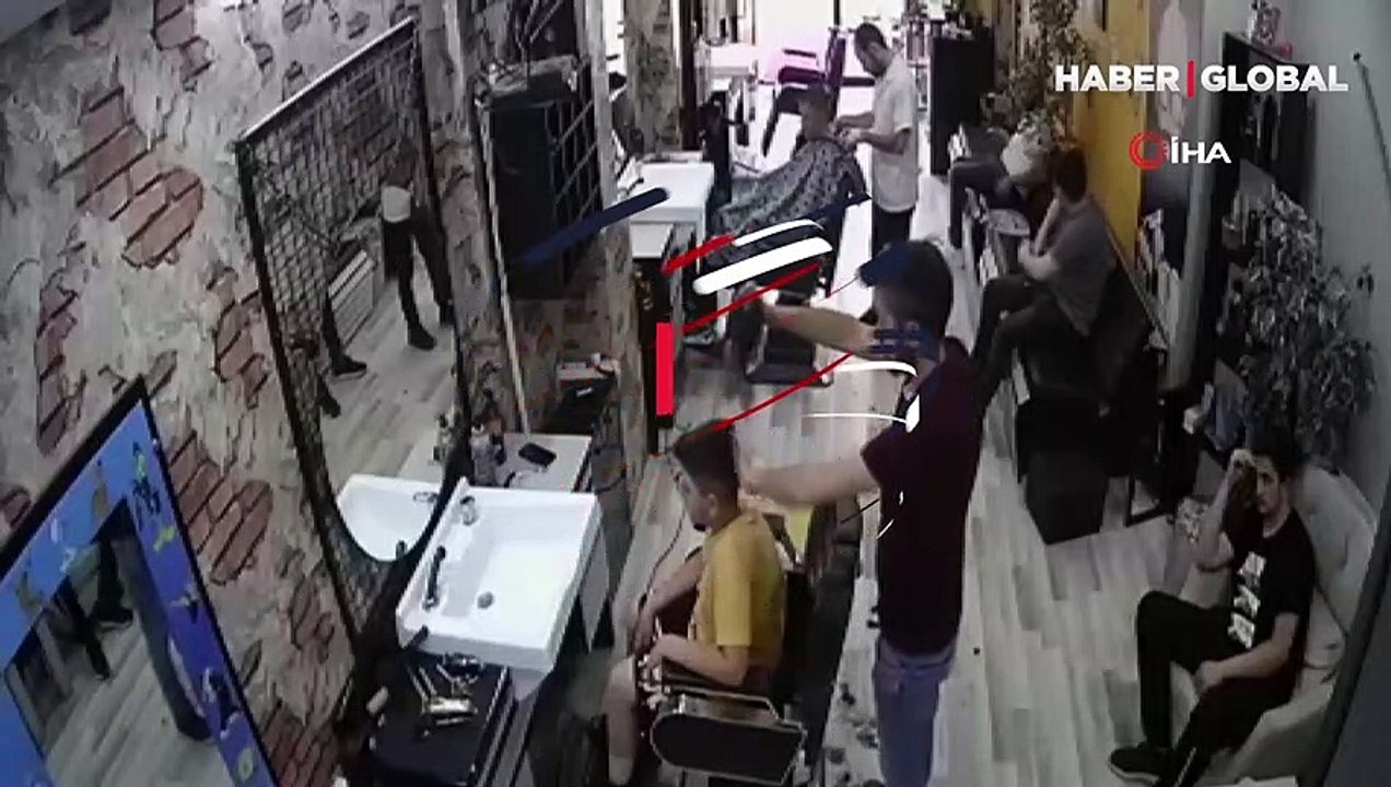 Kuaförde, fön esnasında makine patladı: Korku dolu anlar kamerada!