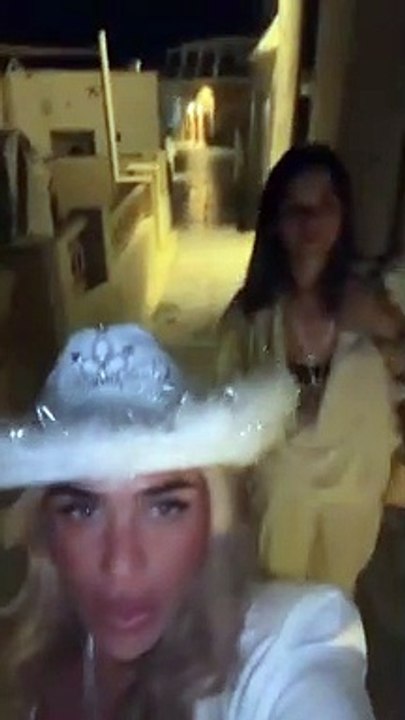 Κόνι Μεταξά: Το bachelorrete party στην Σαντορί...
