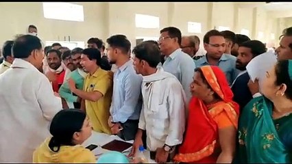 जनसुनवाई से अधिकारी नदारद रहने पर बिफरे सासंद