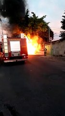 Dois ônibus são incendiados durante a madrugada no Bairro Campo Alegre, em BH