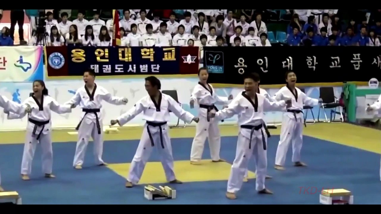 Poomsee 7 - la 7° forme de tae kwon do    TCHIL-JANG  LA MONTAGNE.