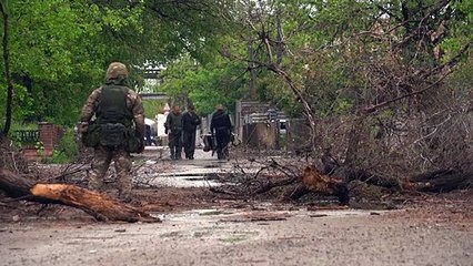 Rusia intensifica ofensiva en el este de Ucrania y reivindica toma de Limán