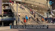 Aficionados saltan la valla del estadio de la final de la Champions