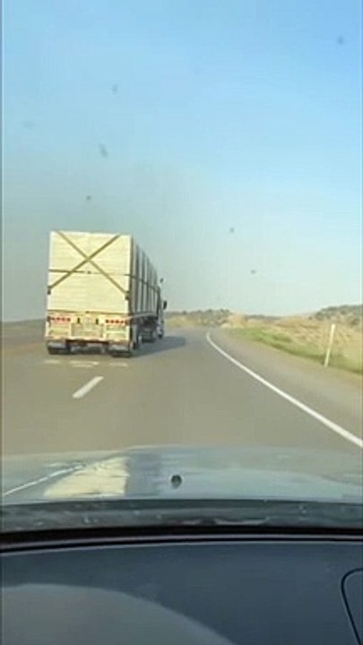 سائق شاحنه مستفز | Drunk truck driver