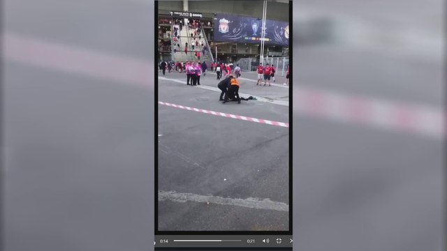 مشاهد اعتقال بعض المشجعين لاستاد سان دوني في العاصمة باريس