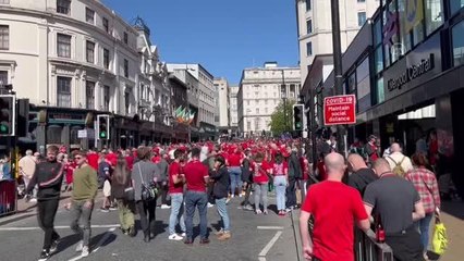 LİVERPOOL - Liverpool taraftarları maç saatini coşkuyla bekliyor (2)