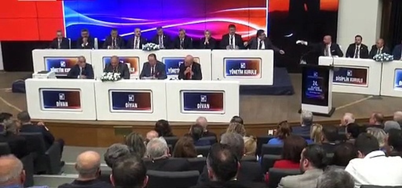 Ankara Mali Müşavirler Odası Genel Kurulu'nda HDP'liler İstiklal Marşı okumadı! Kürsüye çıkarak tepki gösterdi