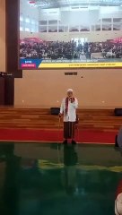 abuya menyanyikan lagu Indonesia raya