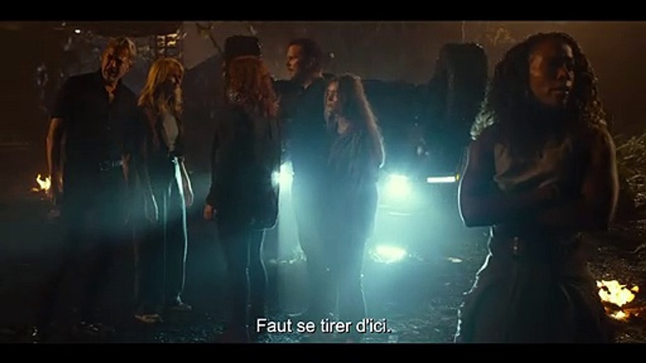 Jurassic World: Le Monde d'après EXTRAIT VO "Un Giganotosaurus trouve le groupe"