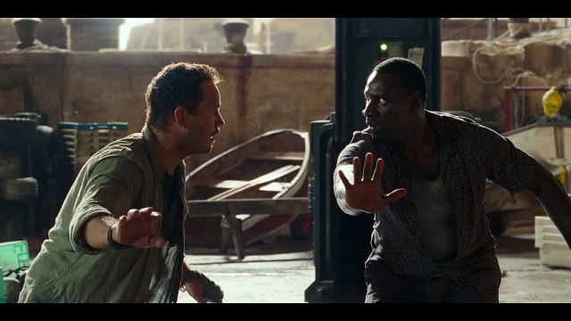 Jurassic World: Le Monde d'après EXTRAIT VO Barry et Owen tentent de piéger un Velociraptor