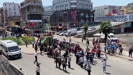 Karadan yürütülen gemi görenleri şaşkına çevirdi