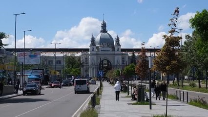 Lviv tren istasyonu yerinden edilmiş Ukraynalıları ağırlamaya devam ediyor