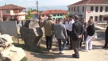 Prusias Ad Hypium Antik Kenti'ni gezen akademisyenler, tiyatronun tarihi dokusuna hayran kaldı