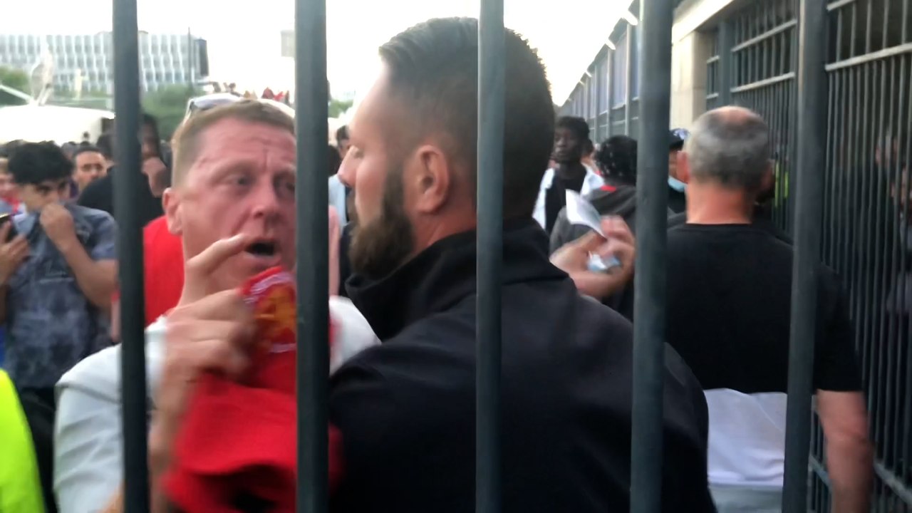 «Des spectateurs sans billet ont perturbé l'entrée : la police dénonce l'attitude de fans au Stade de France