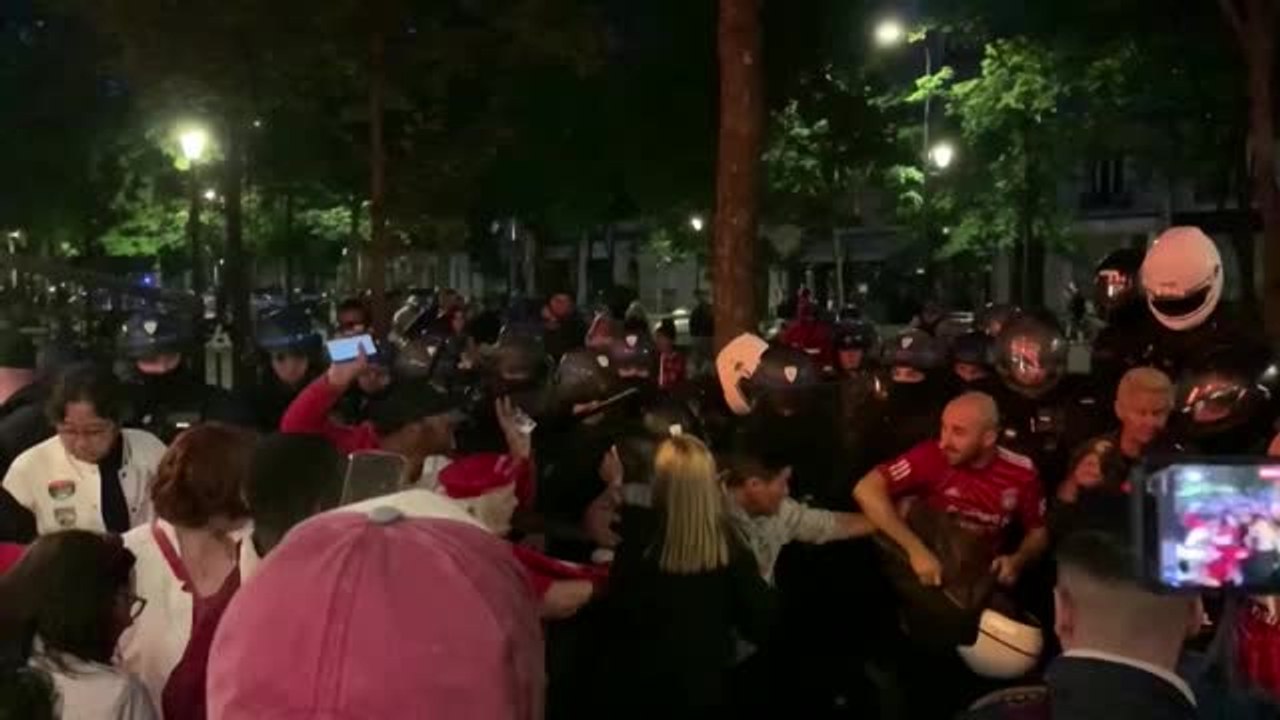 Polizei und Liverpool-Fans geraten aneinander