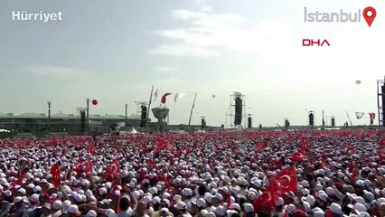 Atatürk Havalimanı'nda Solo Türk Gösterisi