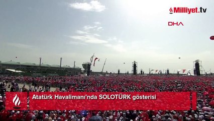 Atatürk Havalimanı'nda SOLOTÜRK gösterisi