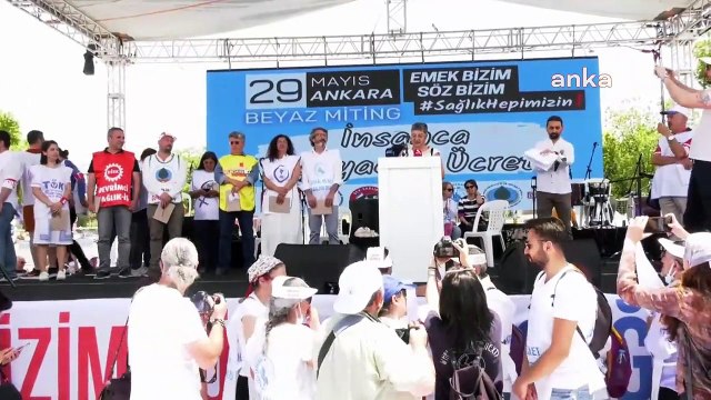 Hekimler ve sağlık çalışanları, Ankara’daki ‘Beyaz Miting’de buluştu: ‘Emek bizim, söz bizim, sağlık hepimizin’ diye bir kez daha seslerimizi, direncimizi birbirine katıyoruz.